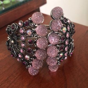 Cuff hinged bracelet with silver metal, purple.